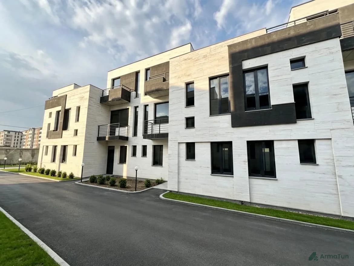 Շապիկի լուսանկար՝ Վաճառքի 8 Թաունհաուս 🏠 ID 214
