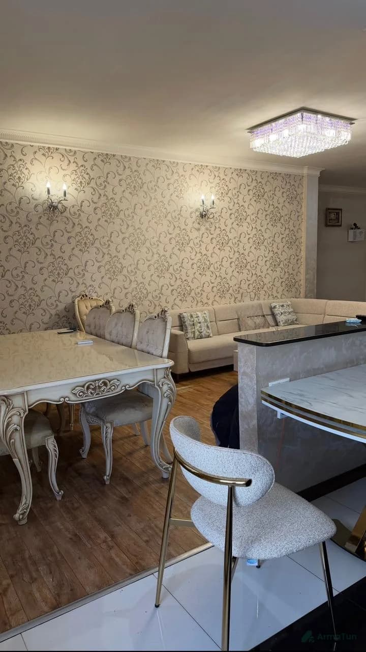 Wide apartment in Verin Antarain street for sale