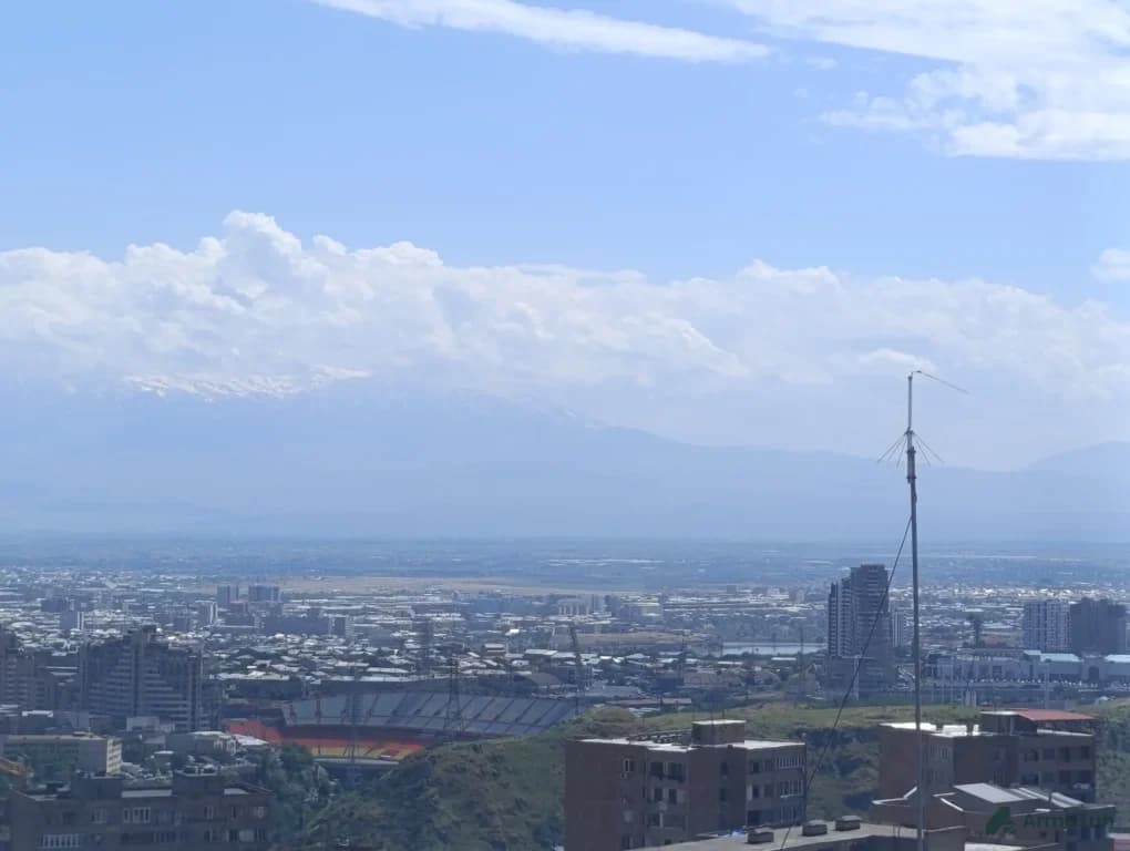 Շապիկի լուսանկար՝ 3 սենյականոց բնակարան Աղբյուր Սերոբի փողոցում