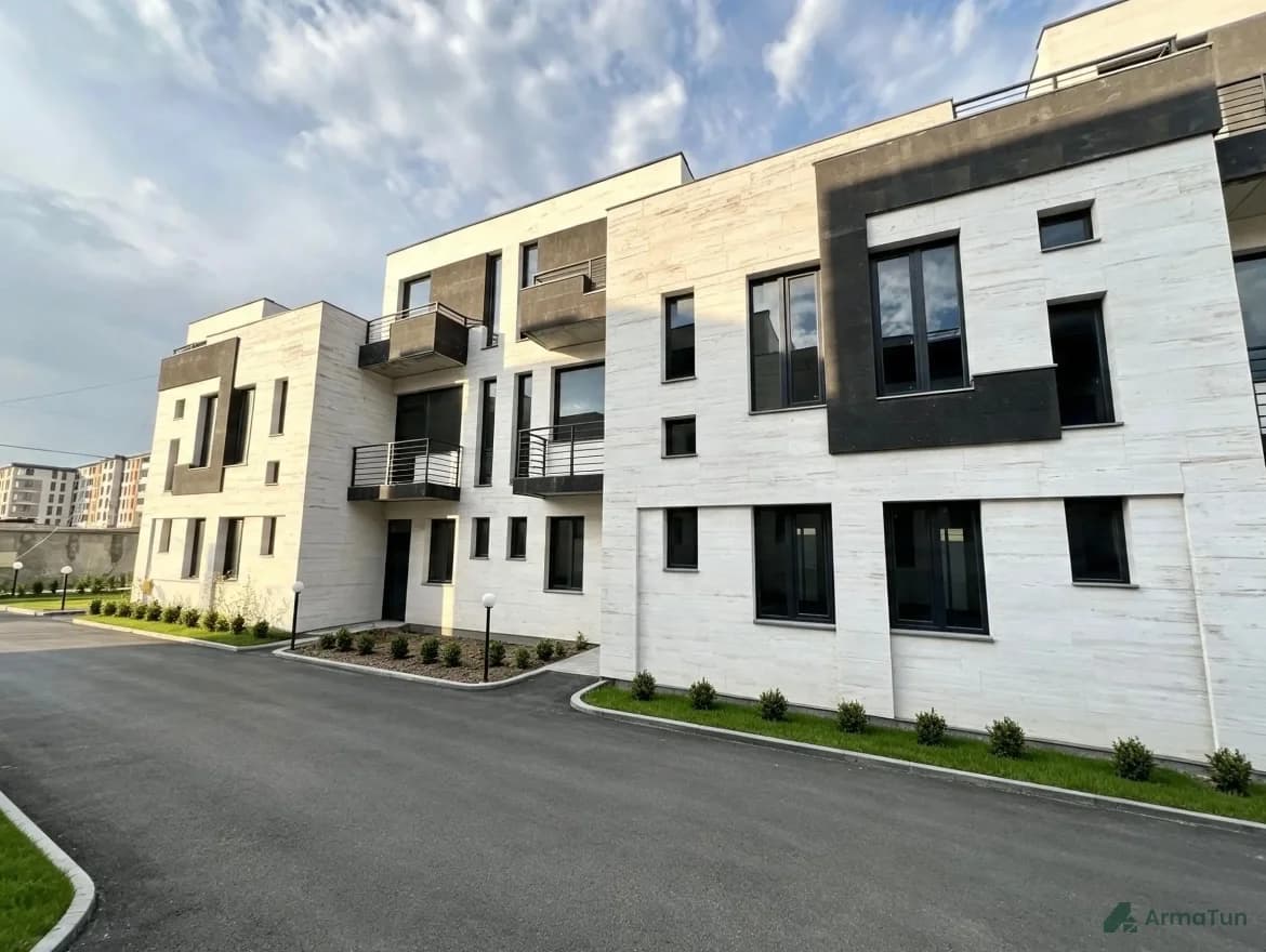 Շապիկի լուսանկար՝ Վաճառքի 8 Թաունհաուս 🏠 ID 213