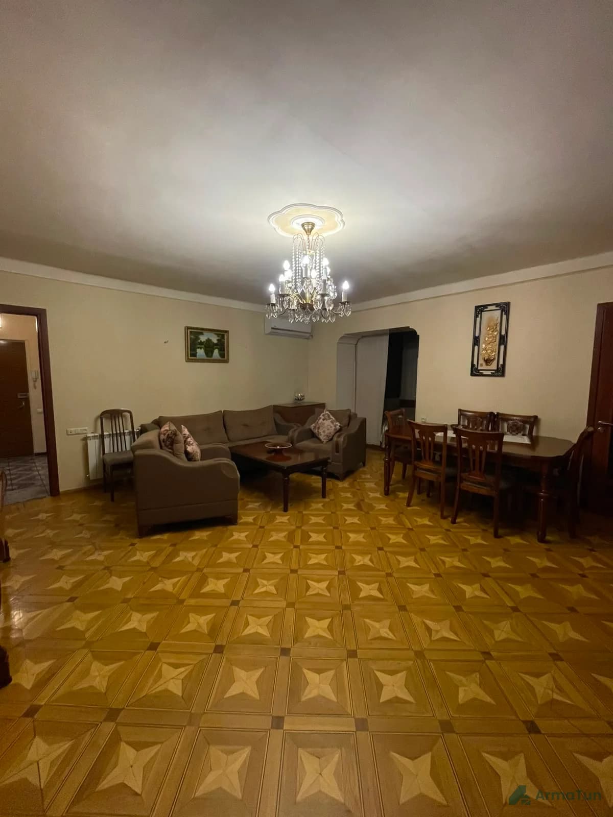 Շապիկի լուսանկար՝ Կոմիտասի Պ