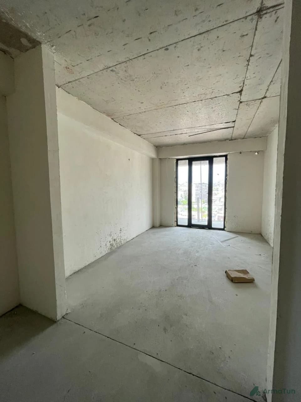 Շապիկի լուսանկար՝ Դավիթ Անհաղթ